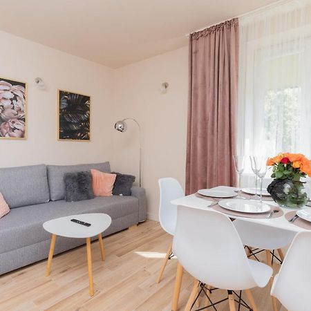 Mokotow Apartments Reytan By Noclegi Renters Warsaw Exterior photo