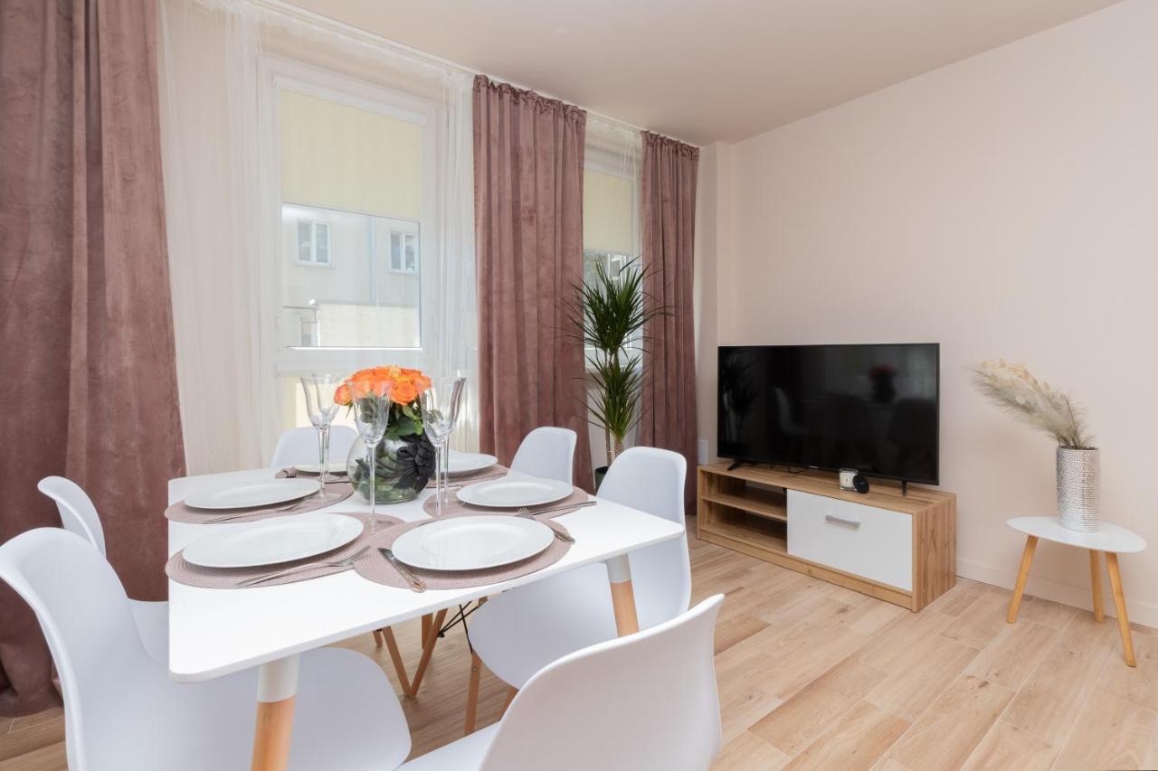 Mokotow Apartments Reytan By Noclegi Renters Warsaw Exterior photo